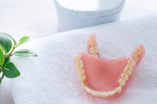 A main pointing to his dentures